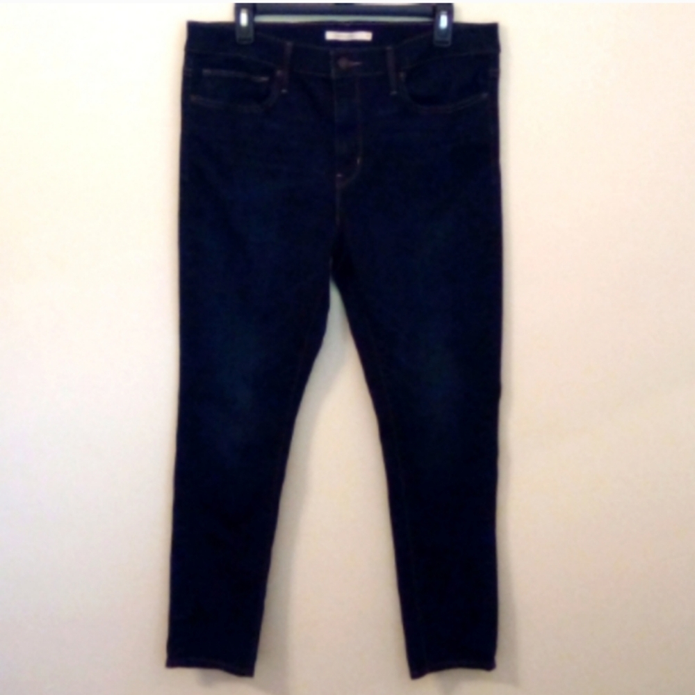 Levi's Slimming Skinny Jeans Size 33 NWOT